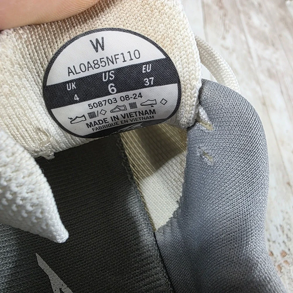 Altra Escalante 4 Womens Running Shoes White Grey AL0A85NF110 Size 6